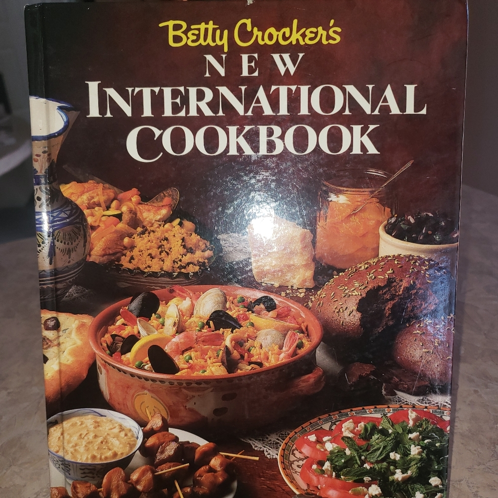 Cookbook - Betty Crockers New International - 1989 publication